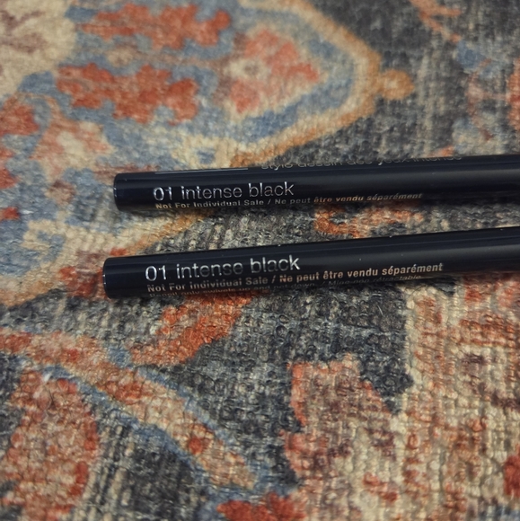 Clinique Quick Liner Eyeliner in Color 01 Intense Black Brand New Never Used - Picture 2 of 3